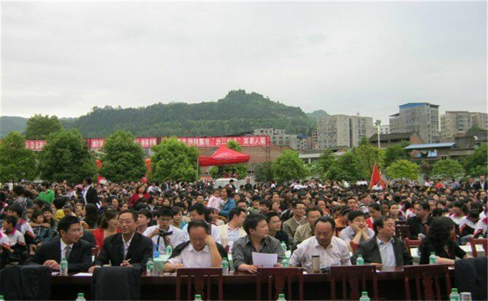 平昌縣駟馬中學(xué)學(xué)校詳細(xì)地址在哪里？