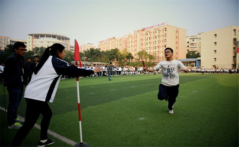 高坪中學學校詳細地址在什么地方？