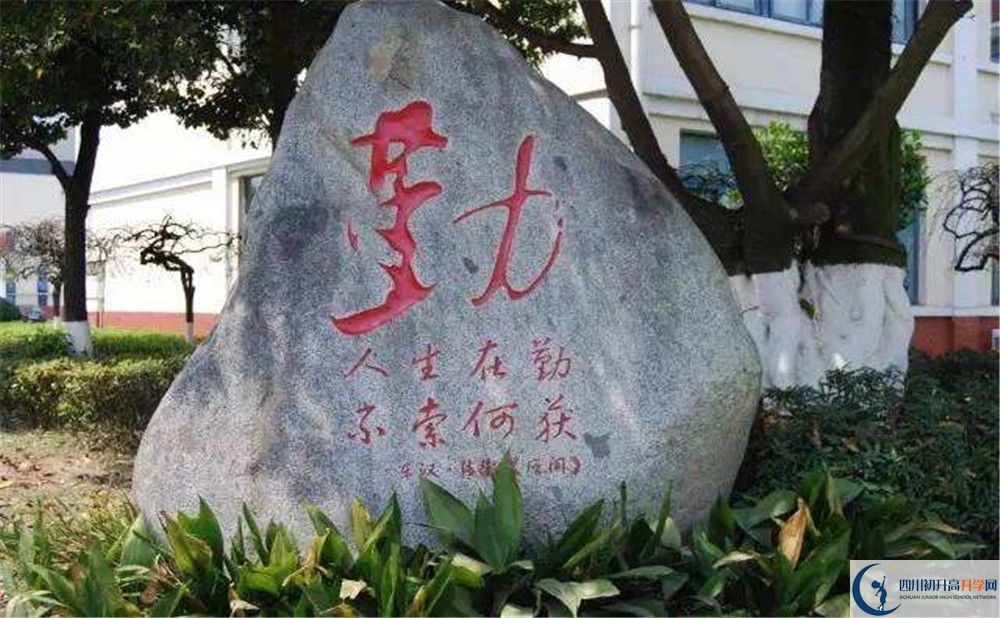 敖平中學(xué)一學(xué)期的學(xué)費是多少？