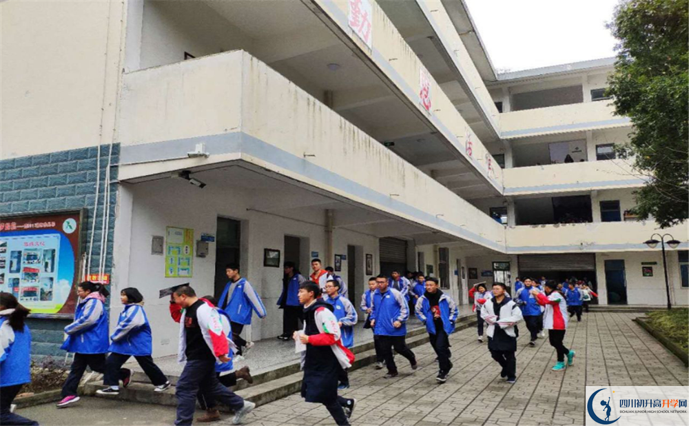 樹德懷遠(yuǎn)中學(xué)的高中住宿好不好？