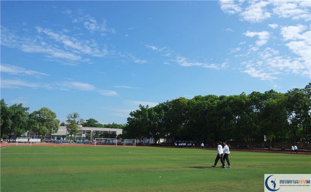 成都成飛中學(xué)的高中住宿怎么樣？